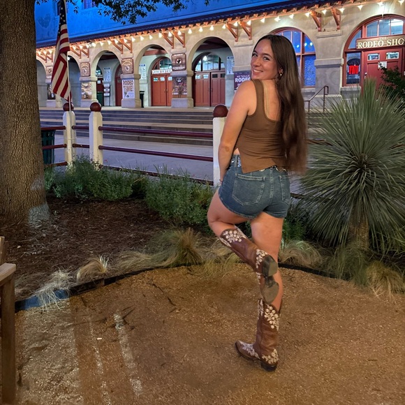 Meet your Posher, Marissa - Picture 1 of 1